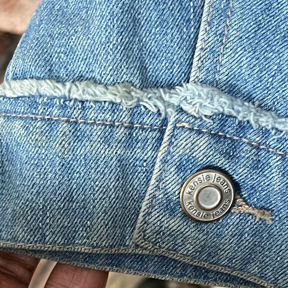 Kensie Jeans Two-Tone Denim Jacket - Picture 6 of 7